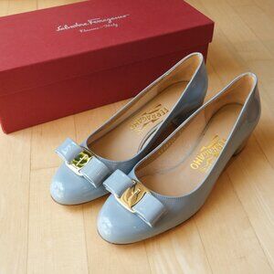FERRAGAMO Vara Light Blue Pumps NEW